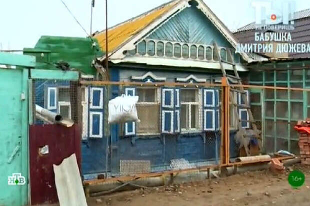 Женщина уже много лет живет в этом скромном доме Женщина уже много лет живет в этом скромном доме