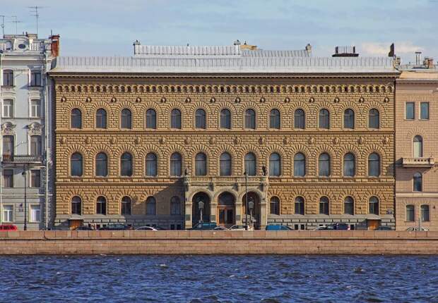 Как Владимирская тиара оказалась у королевы Великобритании