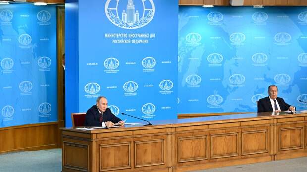 Песков назвал неконструктивной реакцию Запада на инициативы Путина по Украине