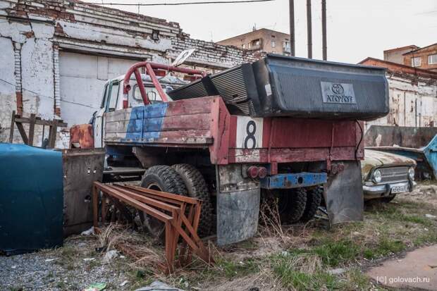 Забытый гоночный грузовой ГАЗ в центре Москвы ГАЗ-51, авто, автомобили, автоспорт, грузовик, заброшенные автомобили, находка