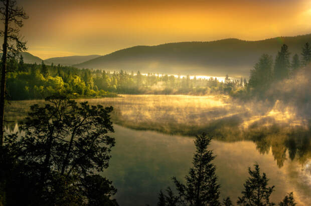 Красота восходящего солнца над озером. Автор фотографии: Рауль Вейссер (Raul Weisser).