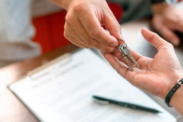 Депутат Миронов призвал компенсировать аренду жилья пенсионерам и студентам