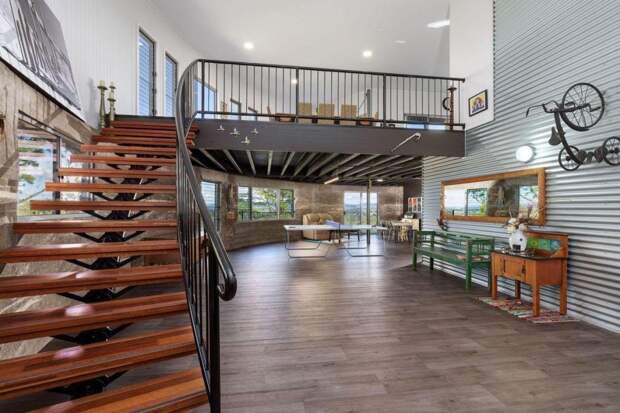 Муж и жена купили водный резервуар и превратили его в роскошный дом