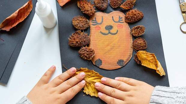 Эксперт назвал способы безопасно оттереть клей с пальцев