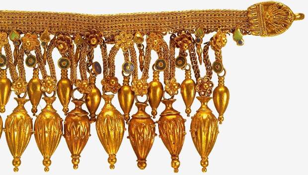Ожерелье с тремя рядами амфоровидных подвесок. Золото