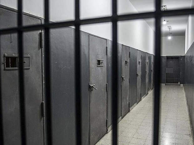 Зэк подробно рассказал, как получить показания у заключенных