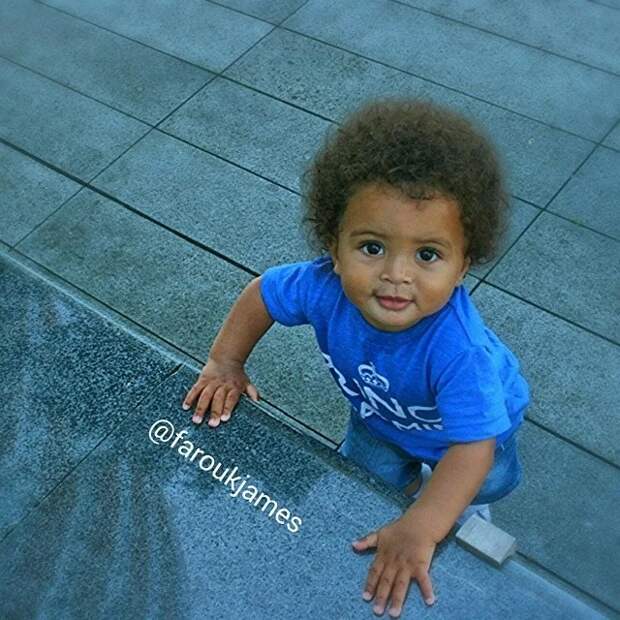 Мама 8 лет не стригла сыну волосы, это помогло ему прославиться на весь мир