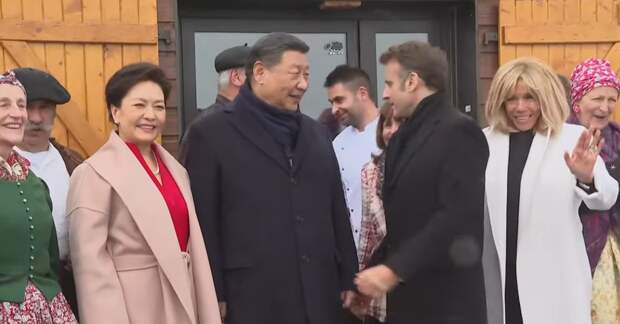 Перед этим случилась встреча "на троих", отчет о которой французская Le Monde назвала "Macron and von der Leyen press China's Xi on Ukraine and fair trade at Paris summit".-15