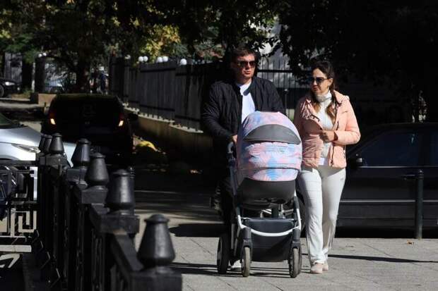 Матпомощь, отпуск и путёвки в санатории: в Крыму принят стандарт поддержки работодателями семей с детьми