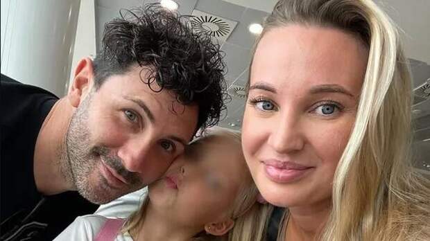 «Не везите ребенка в Россию»: мужу умершей после подтяжки ягодиц блогерши выставили незаконные требования