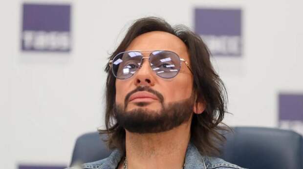 Пригожин объяснил, чем Михайлов отбил желание поклонниц слушать его