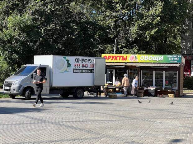 Градоначальник «накрыл» незаконный ларёк возле кинотеатра «Современник»