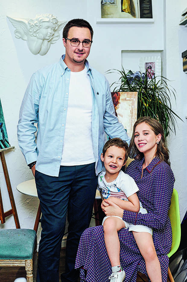 Рубен Бегунц и Ульяна Донскова с сыном Ромой