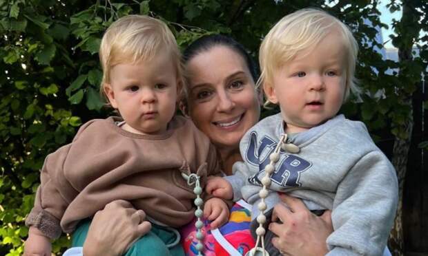 Киркоров с куличом за 100 тысяч рублей, Екатерина Стриженова с внуками: как звезды отметили Пасху-2026