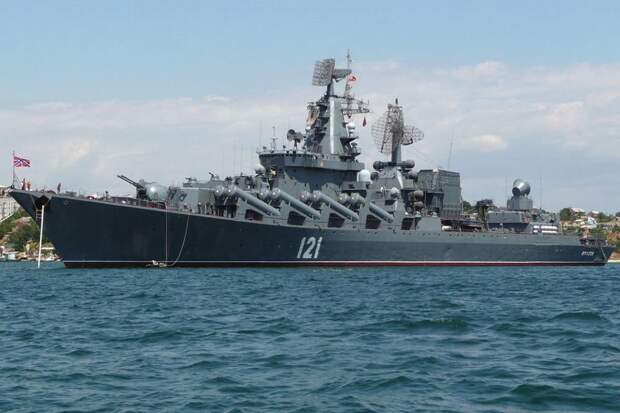 Крейсер «Москва» затонул при буксировке во время шторма
