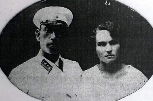 Генерал Андрей Власов с первой женой Анной Михайловной Власовой (в девичестве - Ворониной).