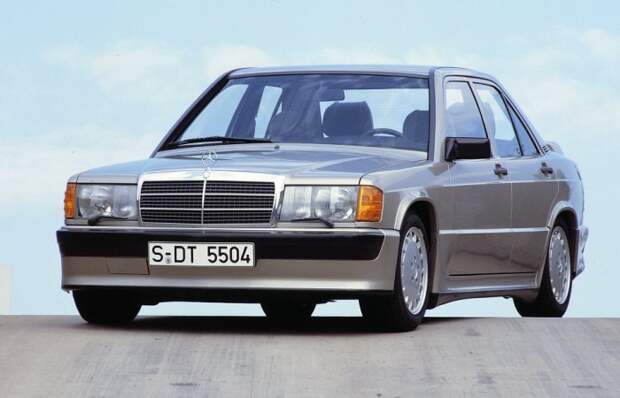 Mercedes-Benz 190E, который уже можно назвать классическим автомобилем.