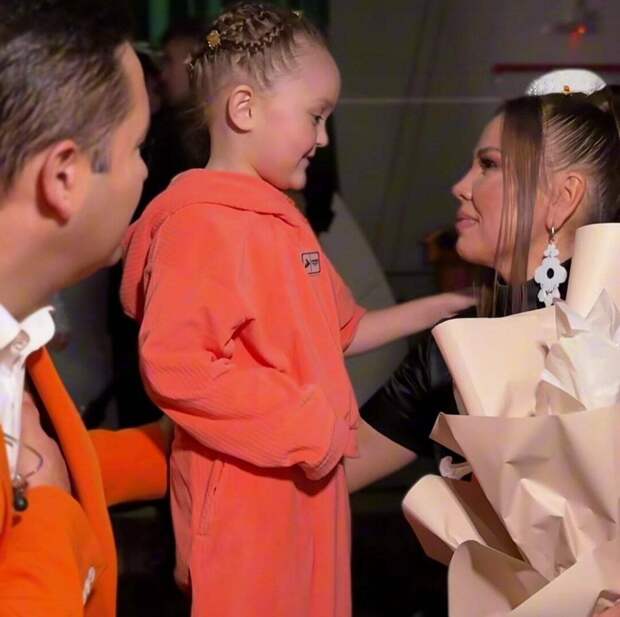 Гүзәл Уразова янына күптәнге дусты килгән: «Бәйрәм ясады безгә, балакаем»