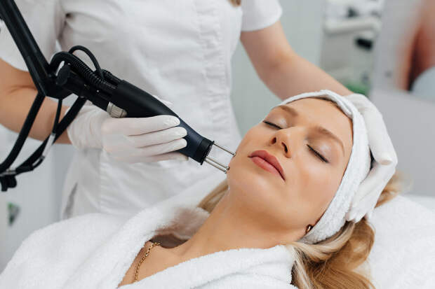 Косметолог Ильчук: в декабре лазерные процедуры могут вызвать отеки и шелушение