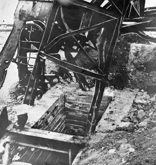 Ствол шахты, где были казнены гитлеровцами члены подпольной организации «Молодая гвардия»