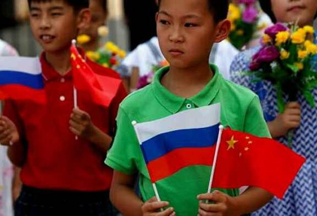 Американские СМИ попытались Китаем напугать Россию. Вышло не очень...