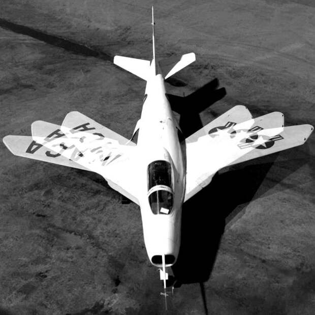 Самолет Х-5 с изменяемой стреловидностью. /Фото: imgur.com
