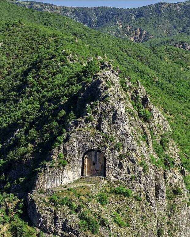 Скальная гробница Капиликая, Турция