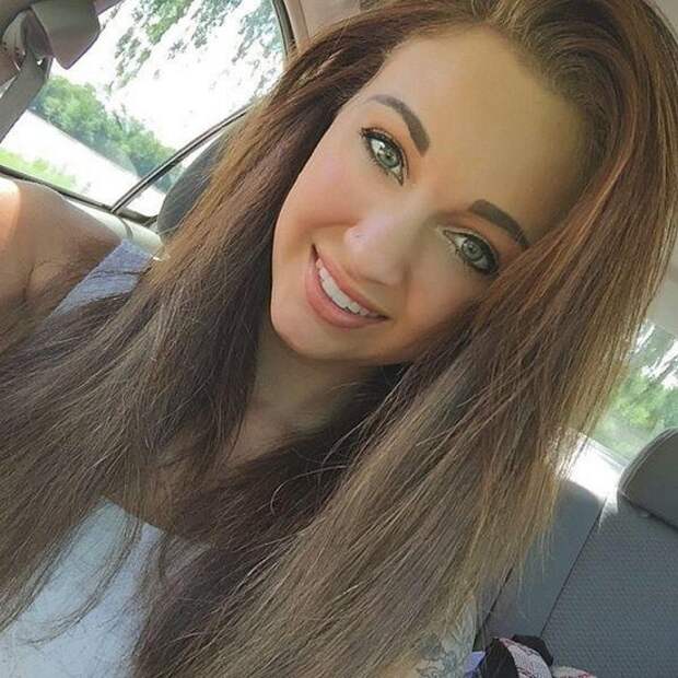 Ride along with the hottest car selfies (32 Photos) Ride along with the hottest car selfies (32 Photos)