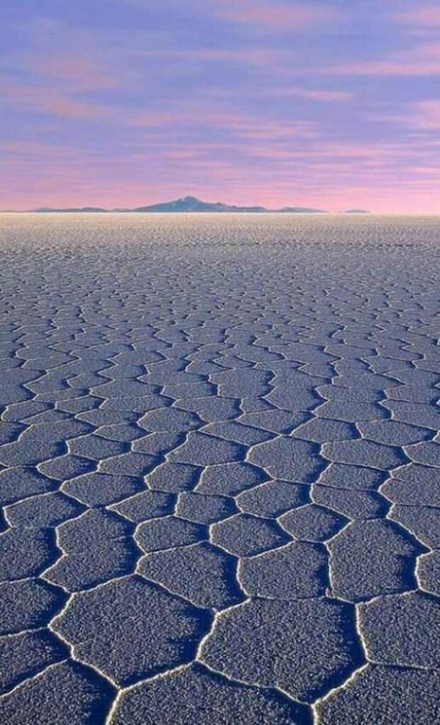Салар де Уюни известна как крупнейшая в мире соляная равнина, простирающаяся до 4500 квадратных миль земли, расположена на юго-западе Боливии, земля, красота, невероятное, пейзажи, природа, фантастика, фотомир