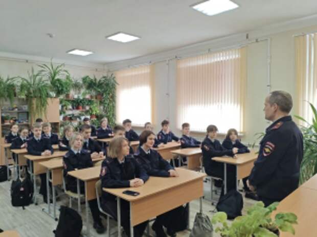 Сотрудники ПДН провели для севастопольских кадетов органов внутренних дел антинаркотическую лекцию