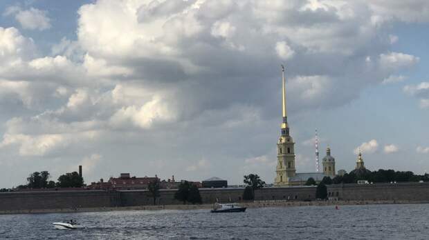 Экипаж яхты спас тонувшего мигранта в Петербурге