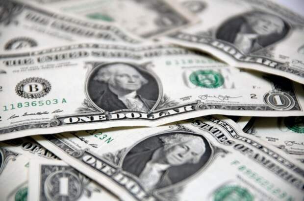 Аналитик заявил, что курс доллара может вырасти до 70 рублей из-за рецессии