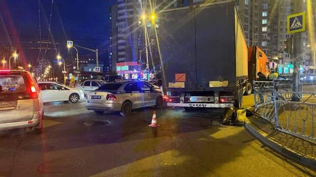 Водителю грузовика, который не вписался в поворот и сбил насмерть женщину, грозит до 5 лет колонии