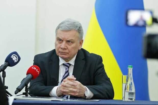 Министр обороны Украины подал заявление об отставке