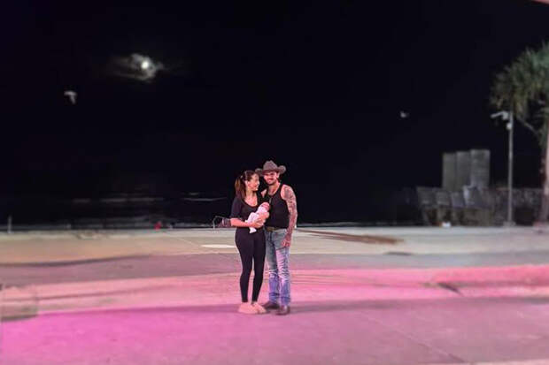 Девушка отправилась в путешествие по Австралии, подхватила «кишечную инфекцию» и родила