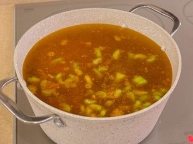 Рецепт: Суп с нутом, фаршем и томатами