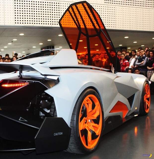 Lamborghini Egoista вблизи