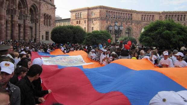 Для смены власти в Армении оппозиция должна измениться — эксперт