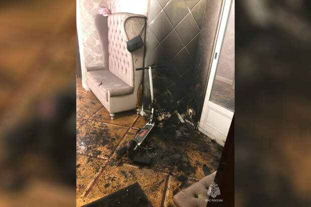 Shot: в московской квартире сгорел электросамокат из-за новой зарядки