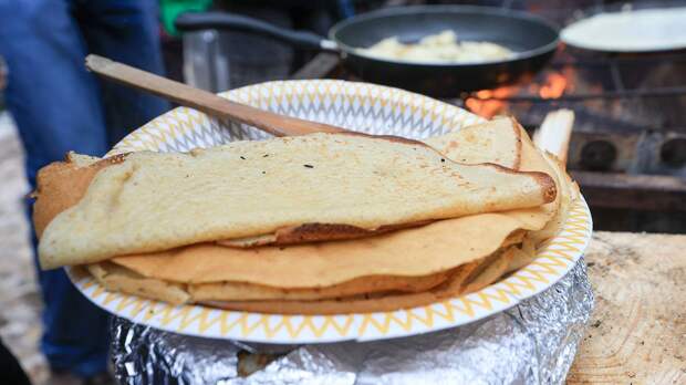 Раскрыта опасность блинов с сусальным золотом