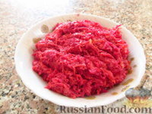 Фото к рецепту: Салат из сырой свеклы и моркови