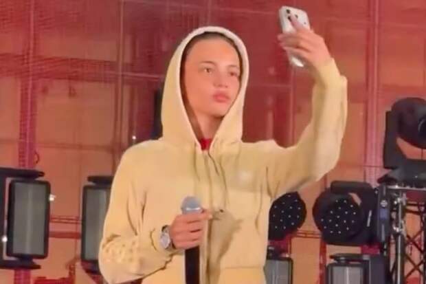 Валю Карнавал заподозрили в употреблении наркотиков из-за поведения на сцене