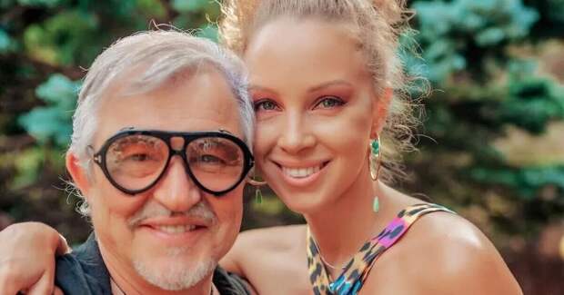 Дмитрий Дибров провёл ночной стрим о “женских изменах” – Полина в кадре