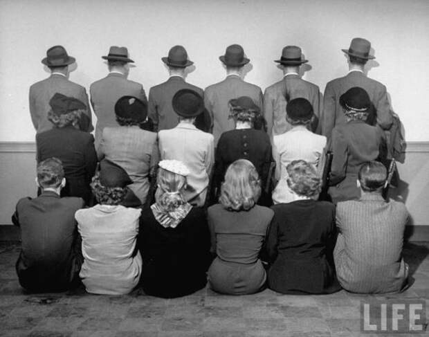 На этом групповом снимке изображены детективы, которых нанимал магазин Macy, чтобы предотвратить кражи в 1948 году.