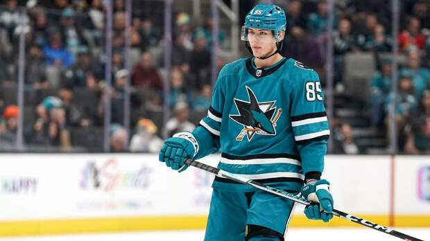 Мухамадуллин подстраховал Аскарова после броска по пустым воротам в матче с «Эдмонтоном»