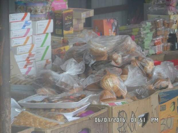 Борьба с торговцами просроченными продуктами (18 фото)