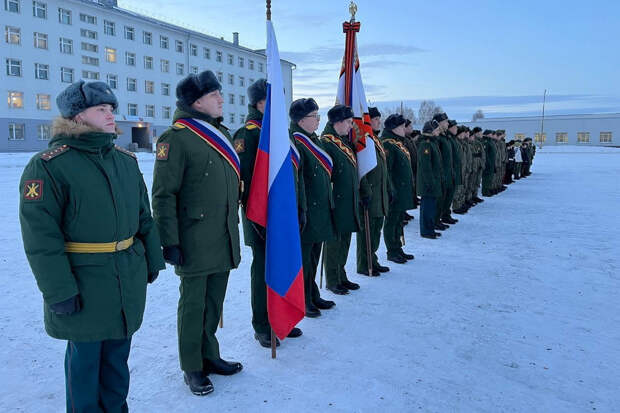 Торжественный митинг в честь празднования Дня ракетных войск и артиллерии прошел в артиллерийском соединении ЦВО в Кузбассе