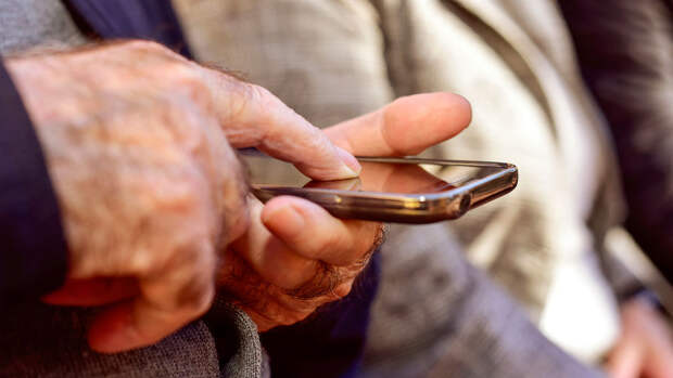 В Сбере посоветовали пожилым не отвечать на звонки с неизвестных номеров