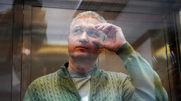 Еще одно дело о взятке завели в отношении экс-замглавы Минобороны Иванова