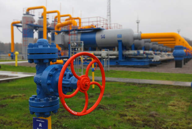Экспорт “Газпрома” в дальнее зарубежье за полгода упал на треть